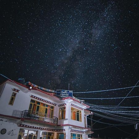 The Alpinist Cafe And Retreat Kaza Exterior foto