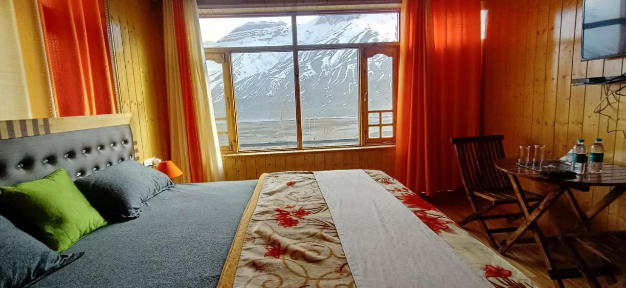 The Alpinist Cafe And Retreat Kaza Exterior foto