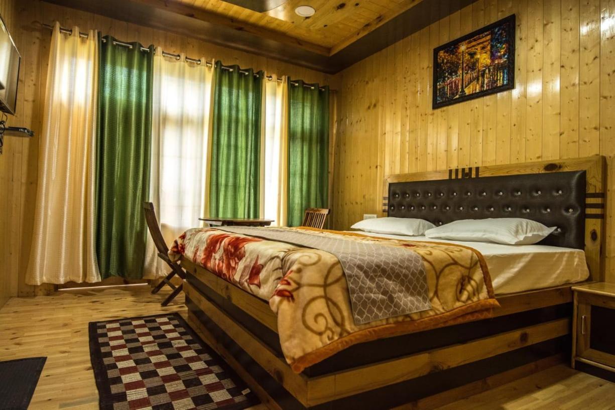 The Alpinist Cafe And Retreat Kaza Exterior foto