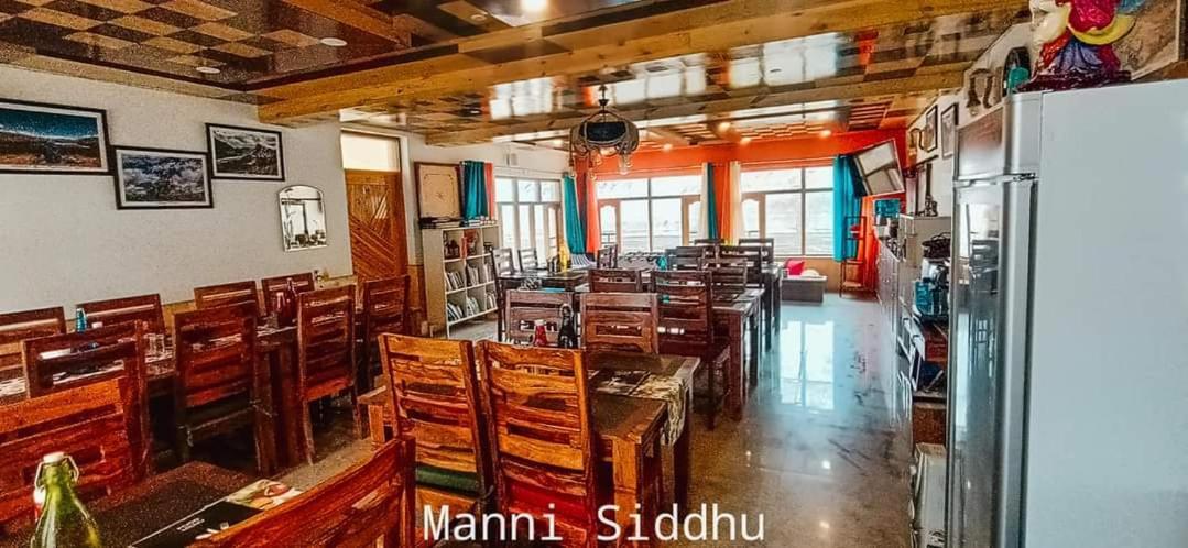 The Alpinist Cafe And Retreat Kaza Exterior foto