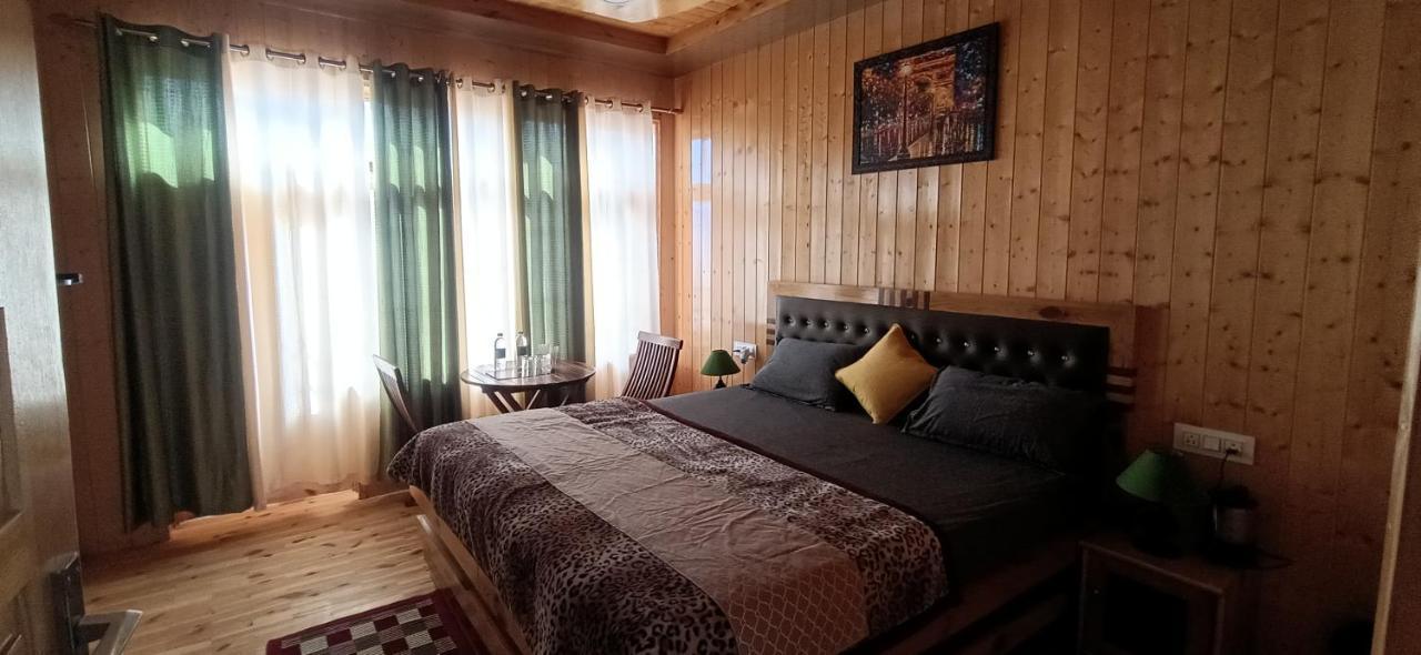 The Alpinist Cafe And Retreat Kaza Exterior foto