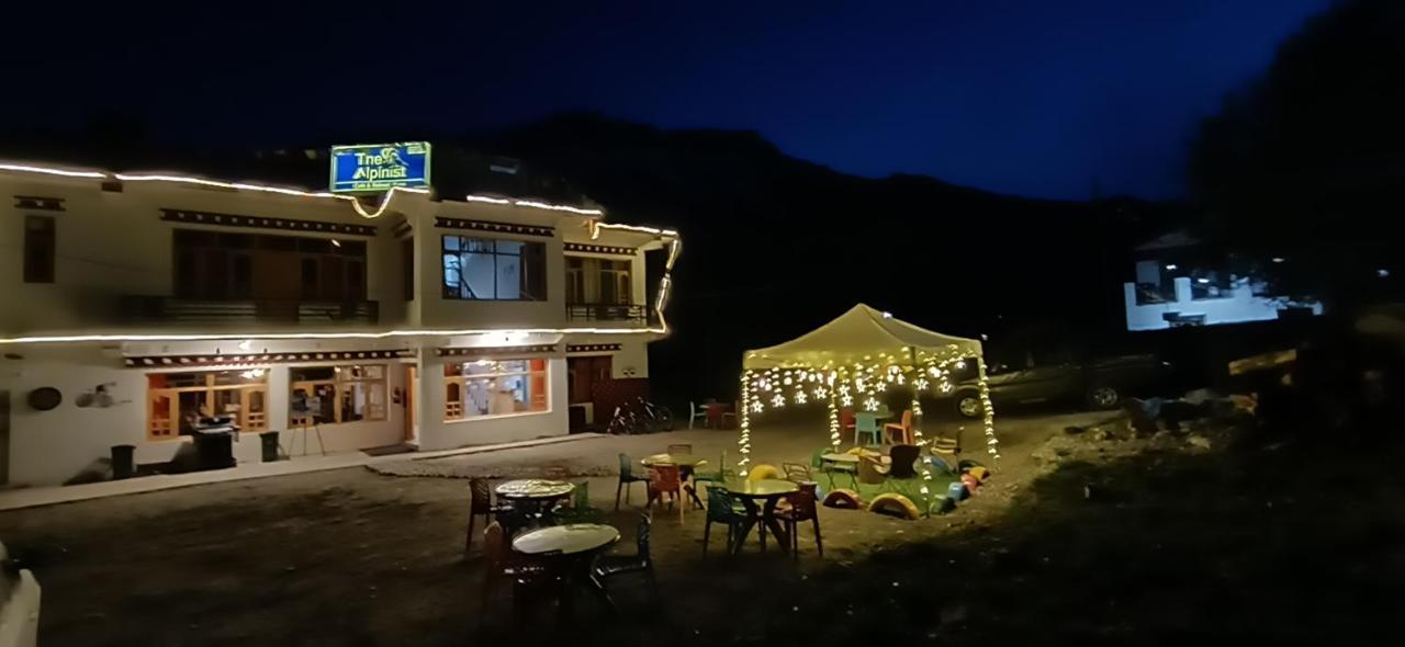 The Alpinist Cafe And Retreat Kaza Exterior foto
