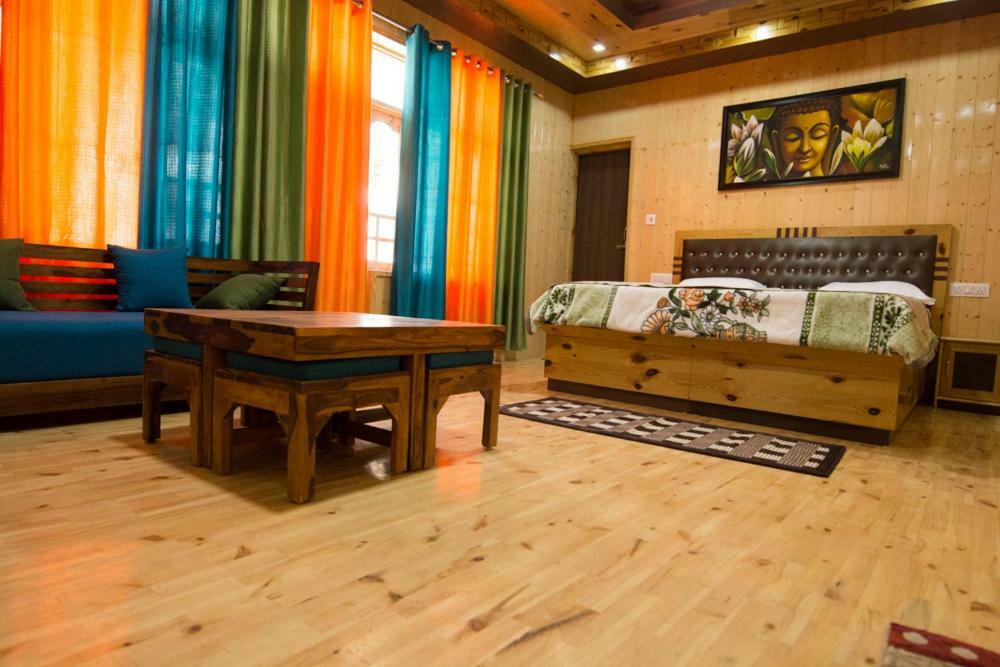 The Alpinist Cafe And Retreat Kaza Exterior foto