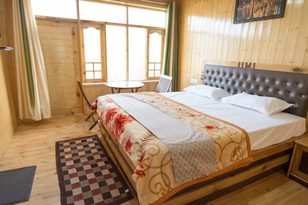The Alpinist Cafe And Retreat Kaza Exterior foto